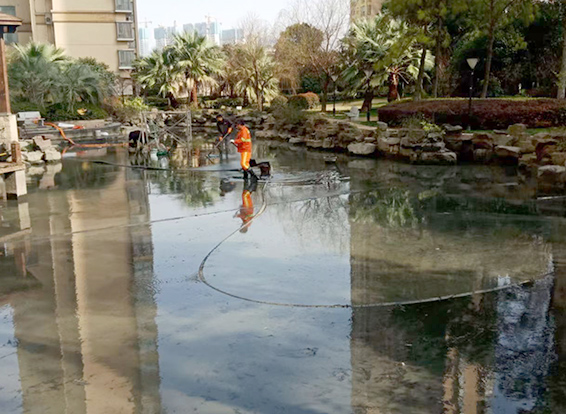 营根镇景观池淤泥清理